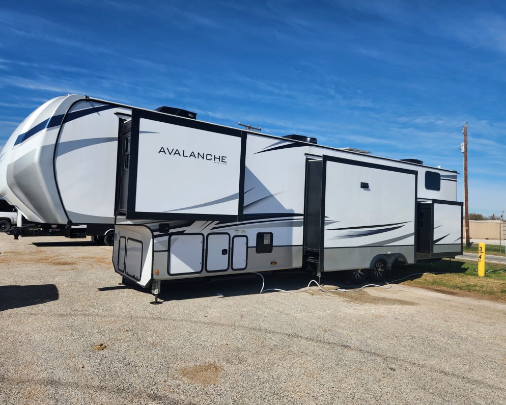 2023 Avalanche  by Keystone RV for rent in 76086