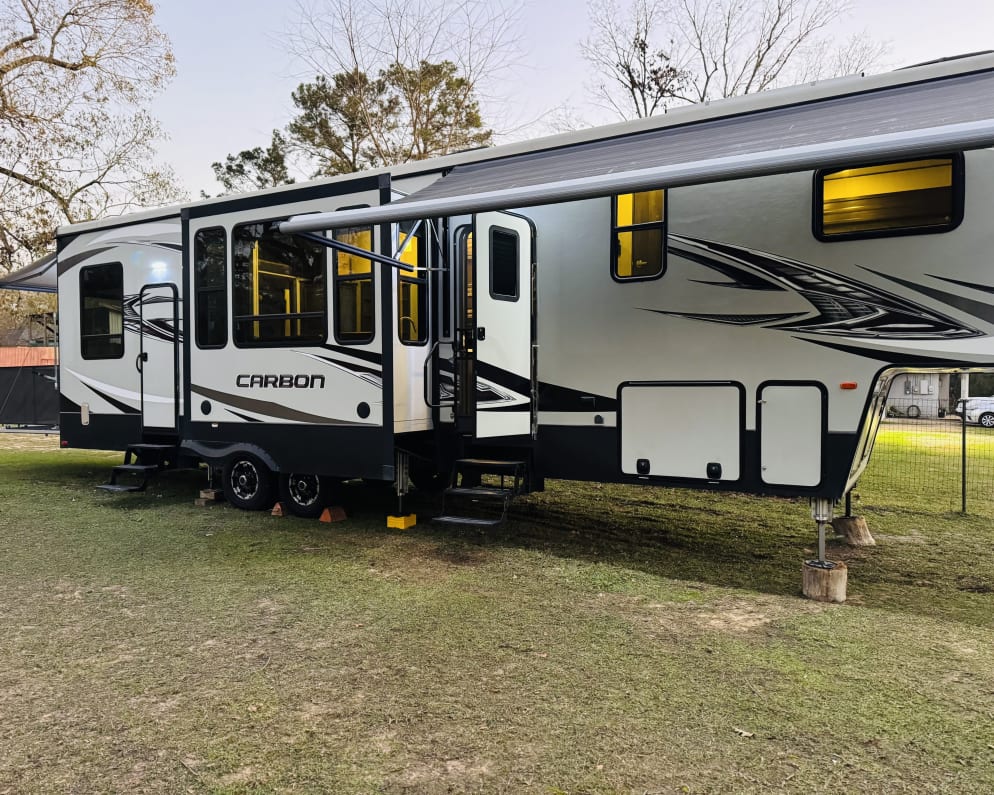 2018 Keystone RV Carbon Toy Hauler Fifth Wheel for rent in Porter Texas