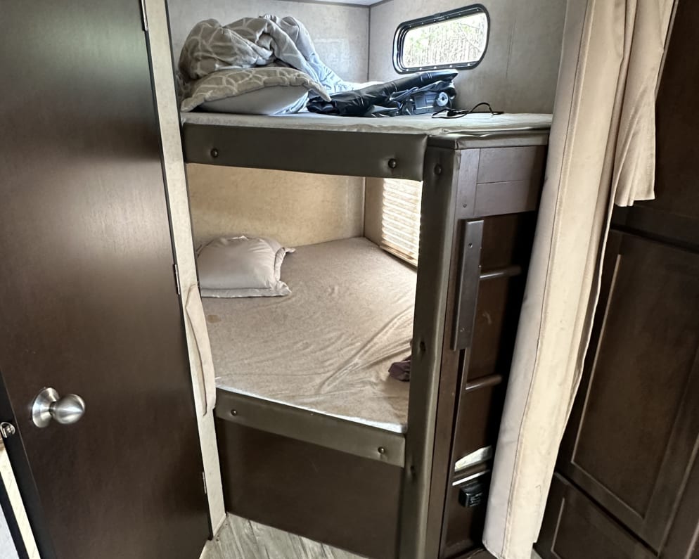 2017 Cherokee Grey Wolf  by Forest River for rent in 28422