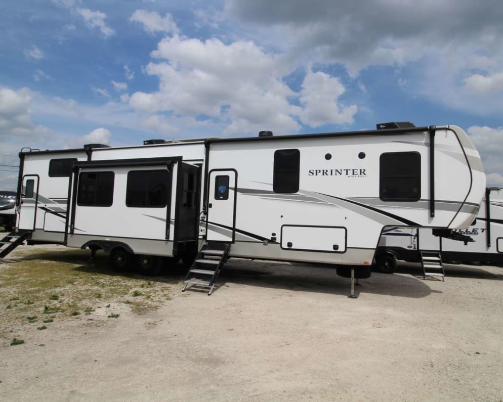 2025 Keystone Sprinter Wide Body Fifth Wheel for rent in Georgetown Texas