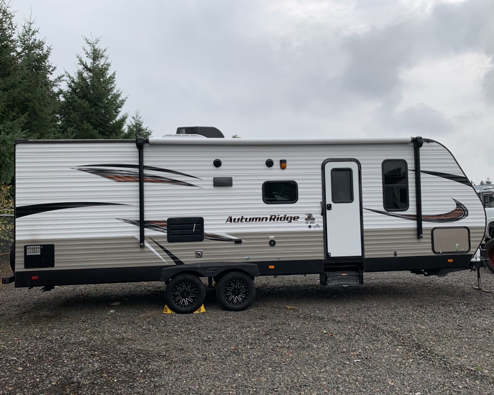 2018 Autumn Ridge Outfitter  by Starcraft for rent in 98607