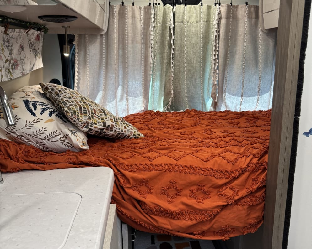 2023 18A Rize  by Thor Motor Coach for rent in 46220