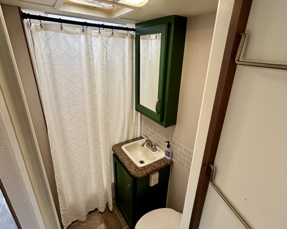 2015 Freedom Elite  by Thor Motor Coach for rent in 93908