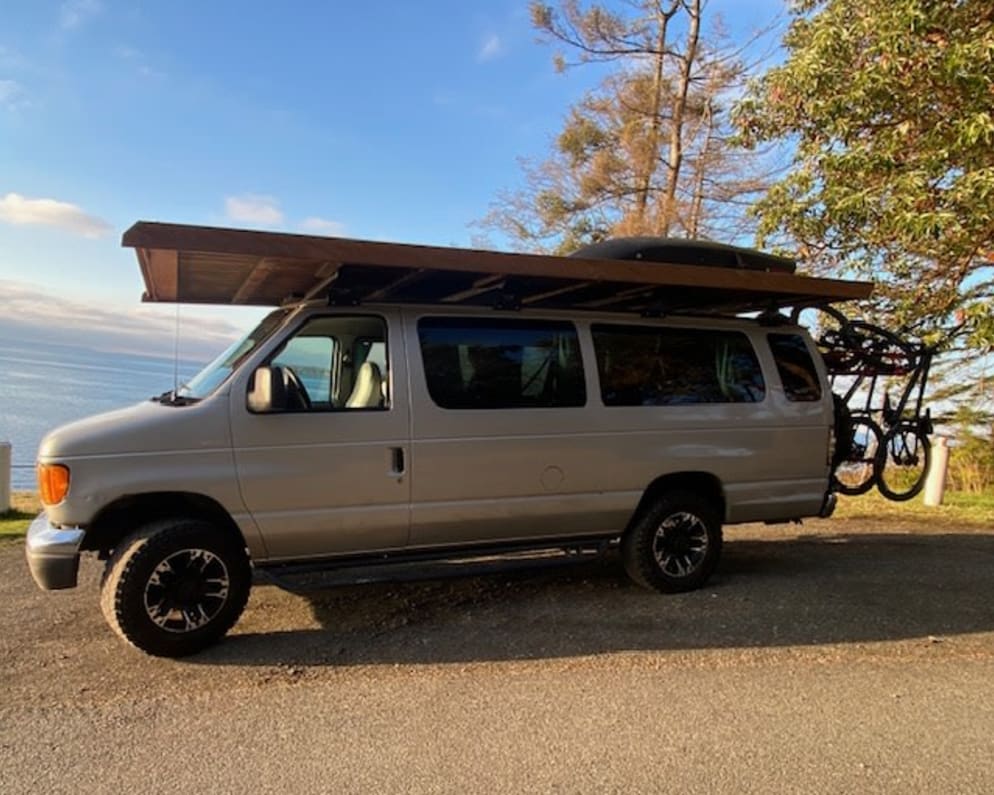 2003 Ford E350 Box Van