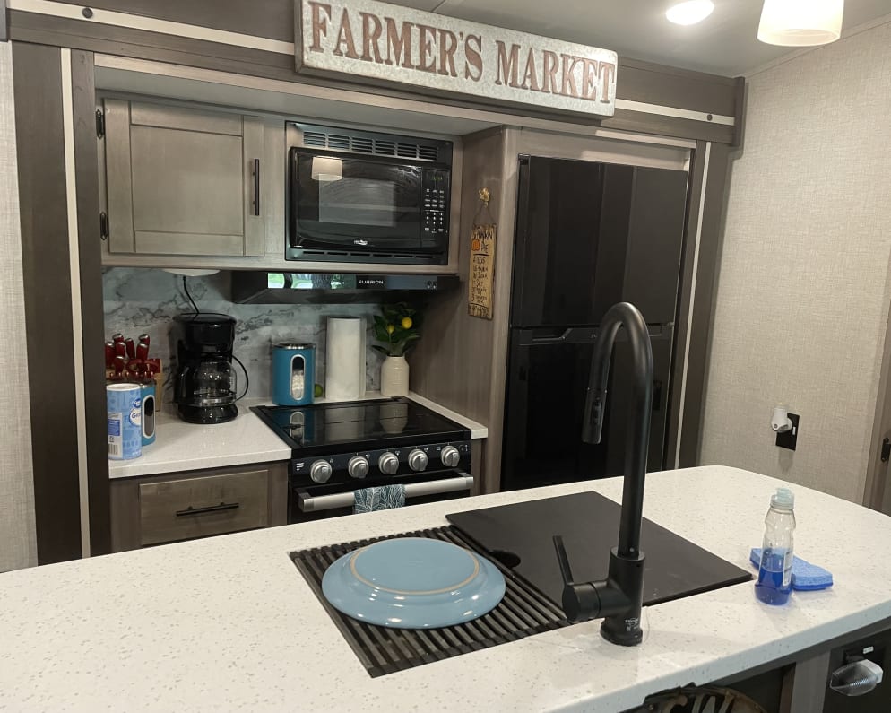 2023 Crossroads RV Sunset Trail Super Lite Travel Trailer for rent in Portland Texas