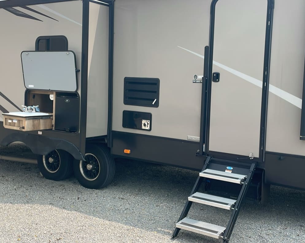2016 Layton Javelin Travel Trailer for rent in Union City Ohio