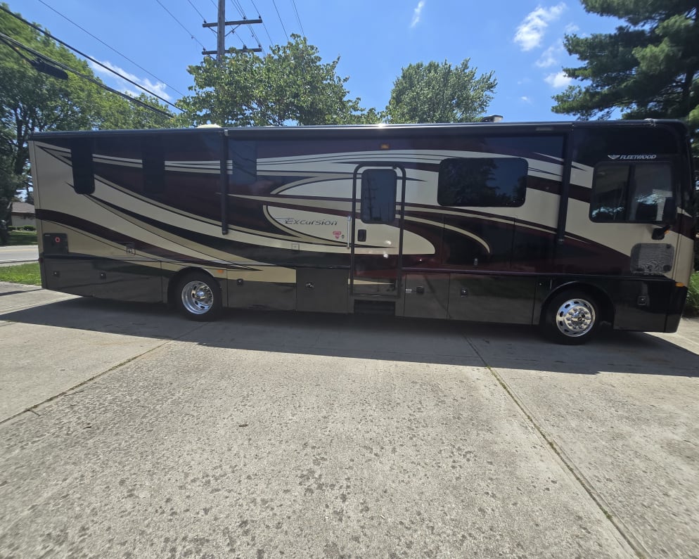 2015 Fleetwood 35E Class A for rent in Columbus Ohio