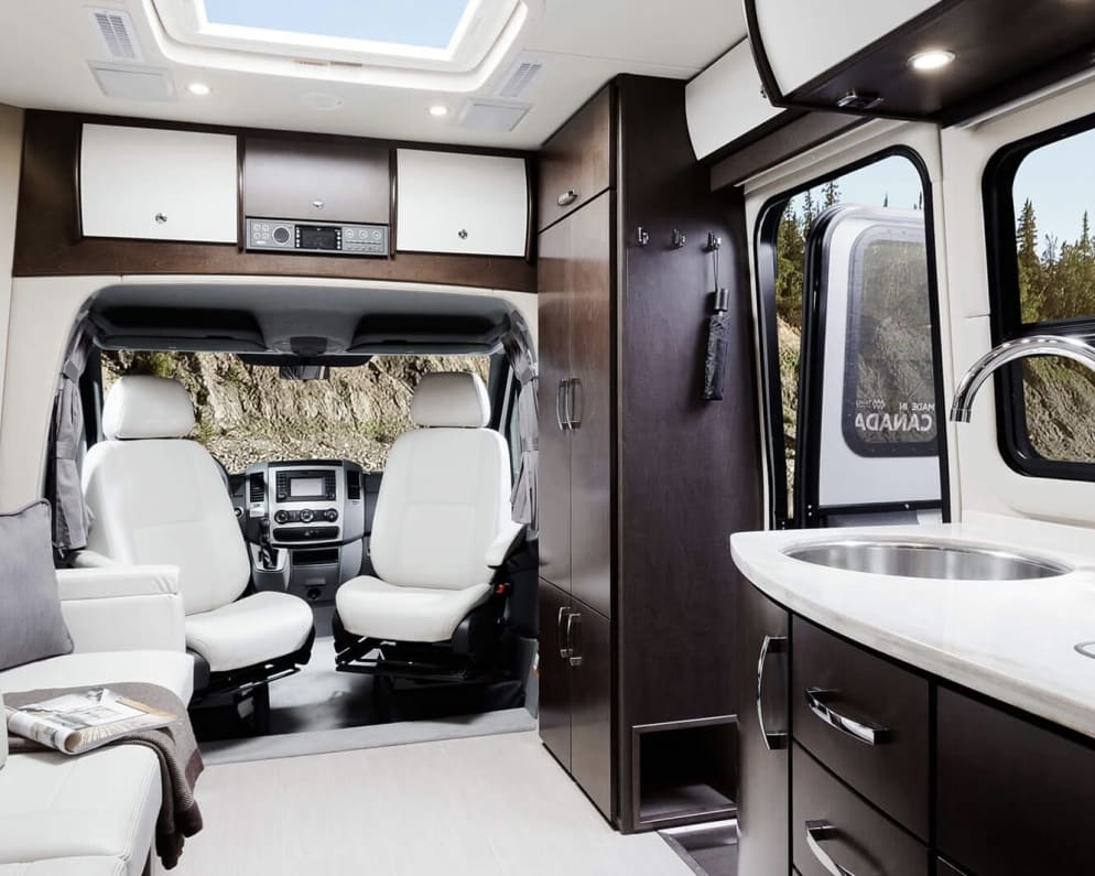 2016 Leisure Travel Vans Unity