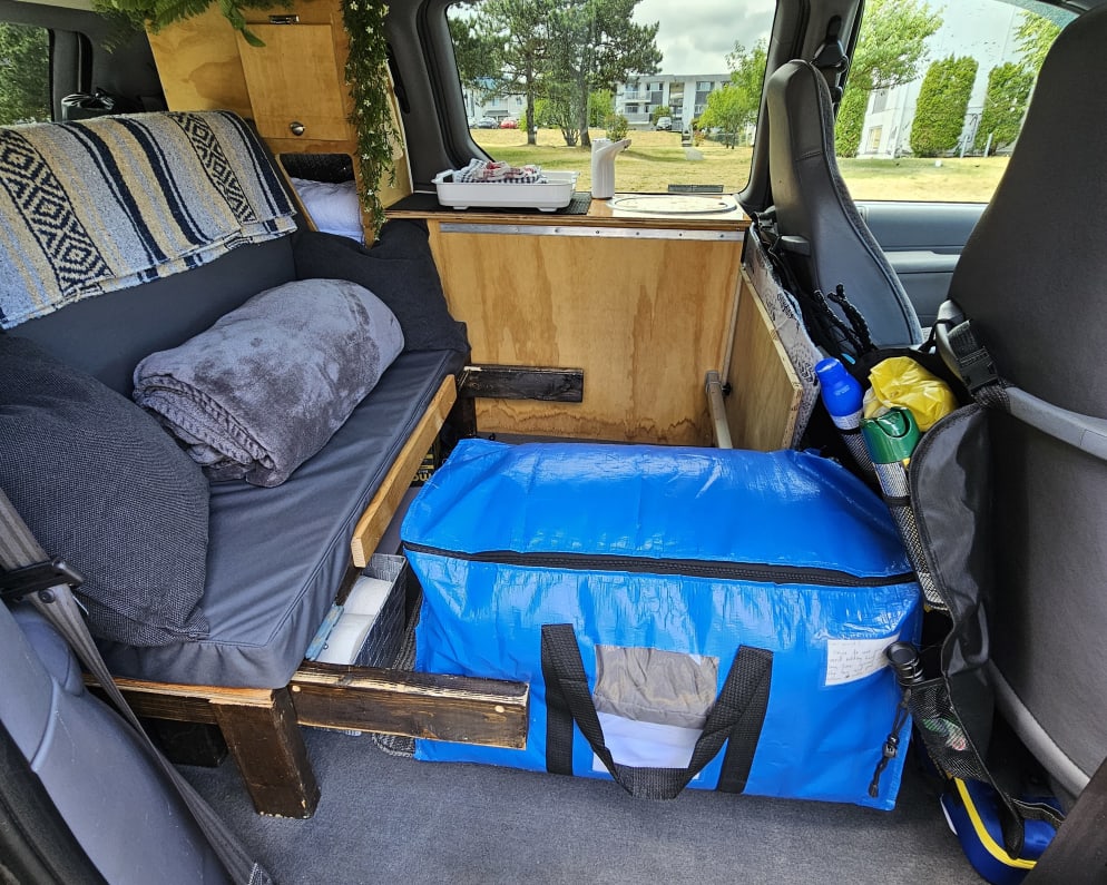 1999 Caravan  by Dodge for rent in V9S 3R9