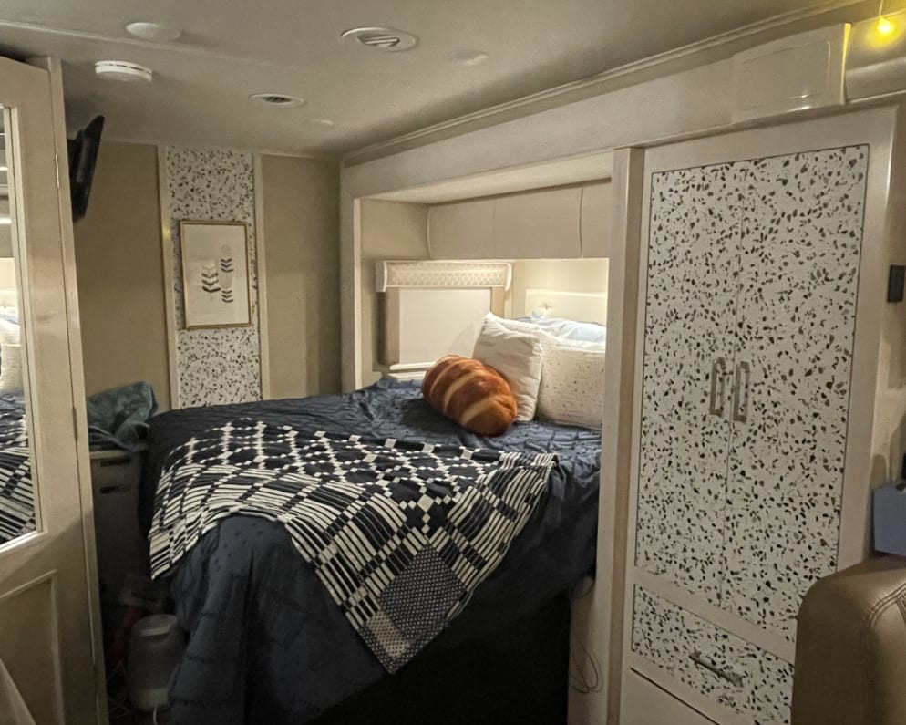 2021 Renegade Custom Coaches Vienna Class C for rent in Cedar Mountain North Carolina