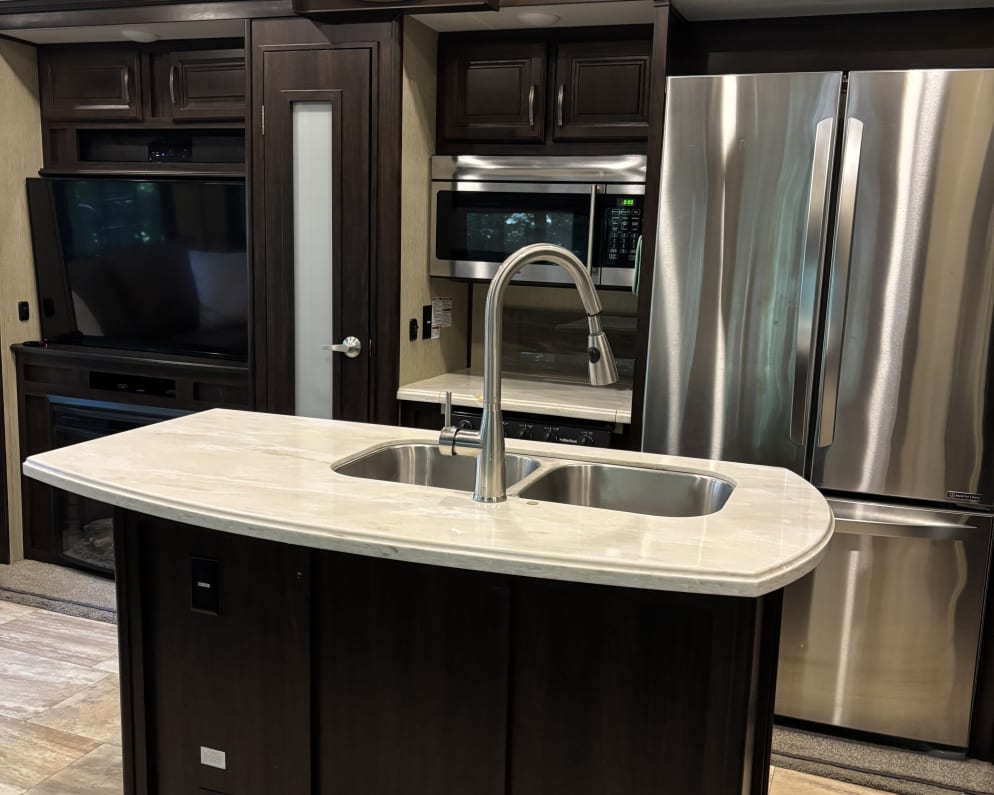 2017 Columbus  by 4x4fcmp23h6007284 for rent in 28023