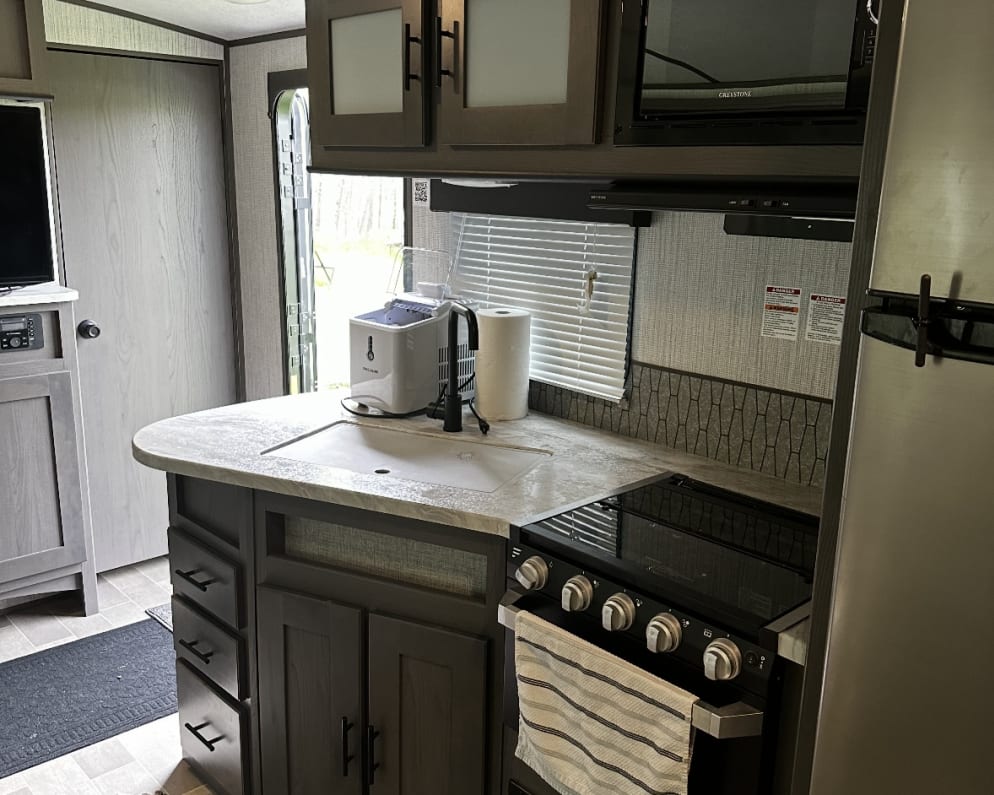 2021 MPG Ultra Lite  by Cruiser RV for rent in T5Y 3V5