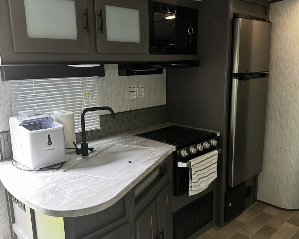 2021 Cruiser RV MPG Ultra Lite Travel Trailer for rent in Edmonton Alberta