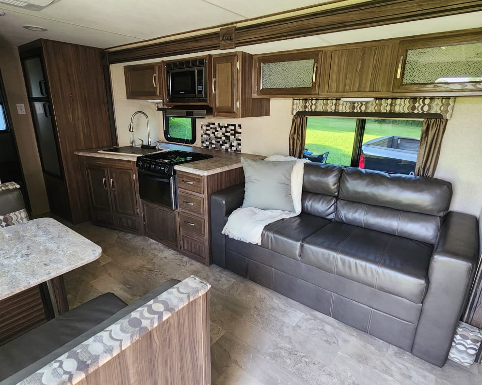 2018 Apex  by Coachmen for rent in N3W 1Y4