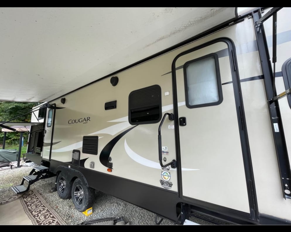 2019 Keystone RV Cougar available for rent in Neoga Illinois