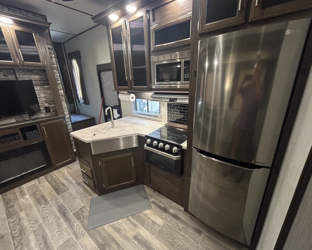 2019 Forest River Cherokee Arctic Wolf Fifth Wheel for rent in Woodruff South Carolina