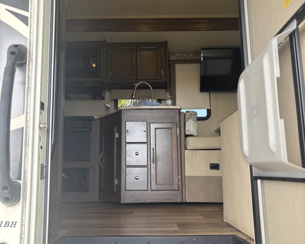 2019 Coachmen pursuit Precision 27ds available for rent in Houston Texas