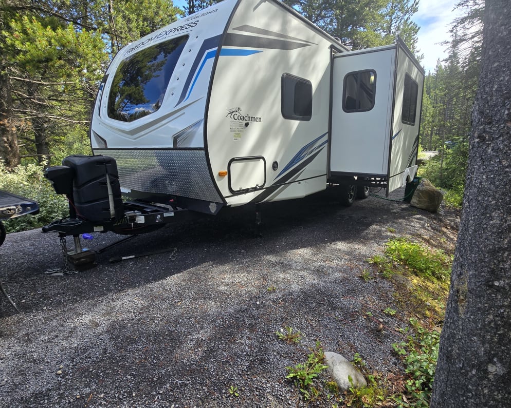 2022 Forest River Coachmen Freedom Express Ultra Lite Travel Trailer for rent in CLARESHOLM Alberta
