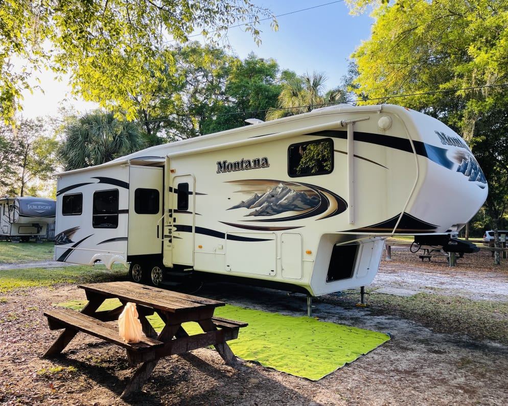 2010 Keystone RV Montana Hickory available for rent in Plain City Ohio