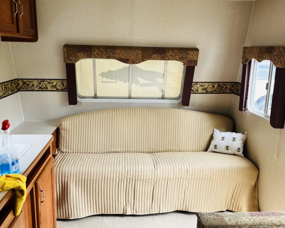 2006 Rainier  by Dutchmen for rent in 98264