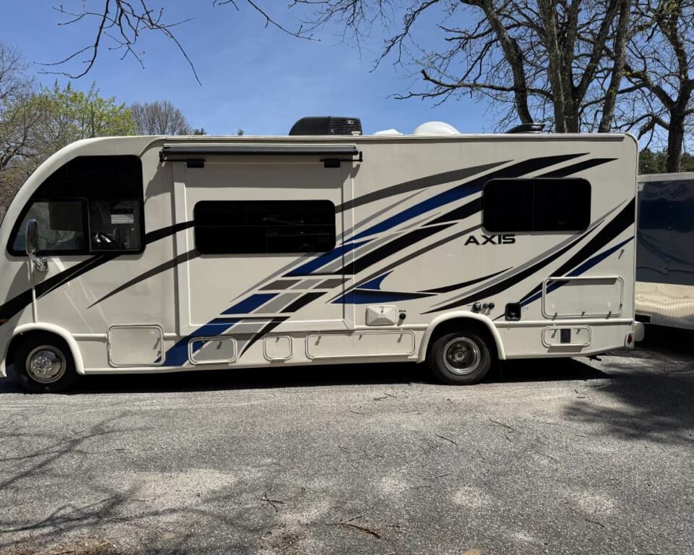 2022 Thor Axis available for rent in Sumner Washington