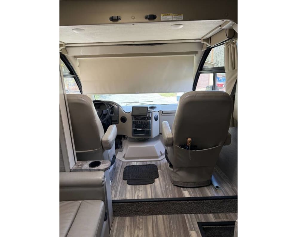 2022 Thor Axis Class A for rent in Sumner Washington