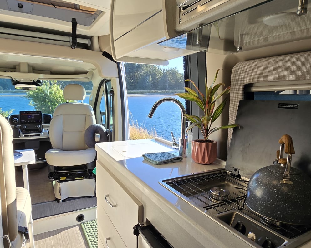 2024 Thor Tellaro Class B for rent in Harrisburg Oregon