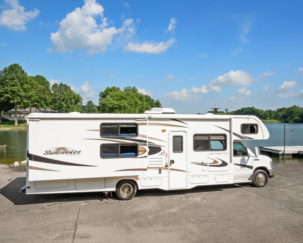 2015 Sunseeker  by Forest River for rent in 40031
