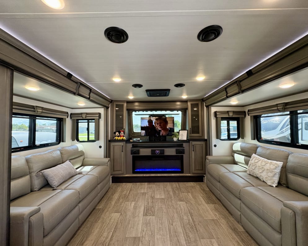 2023 Keystone Montana available for rent in Tavares Florida