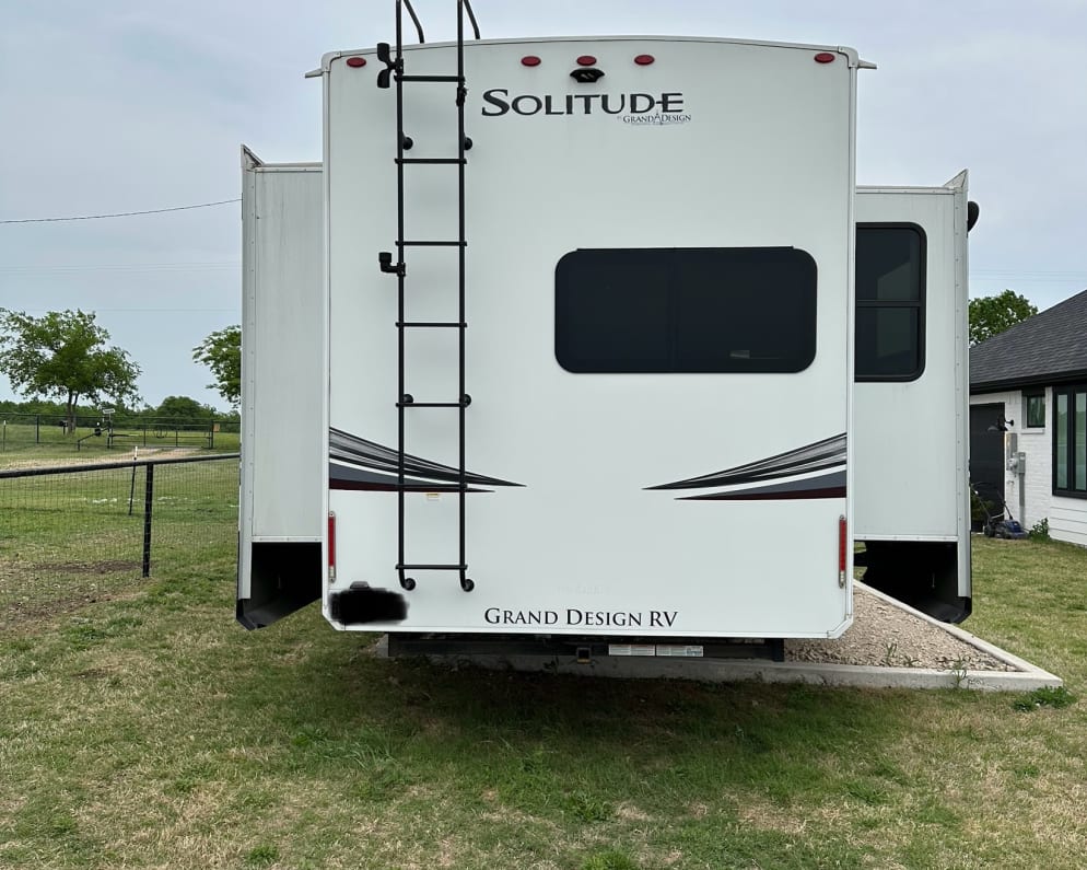 2022 Grand Design Solitude Fifth Wheel for rent in Waxahachie Texas