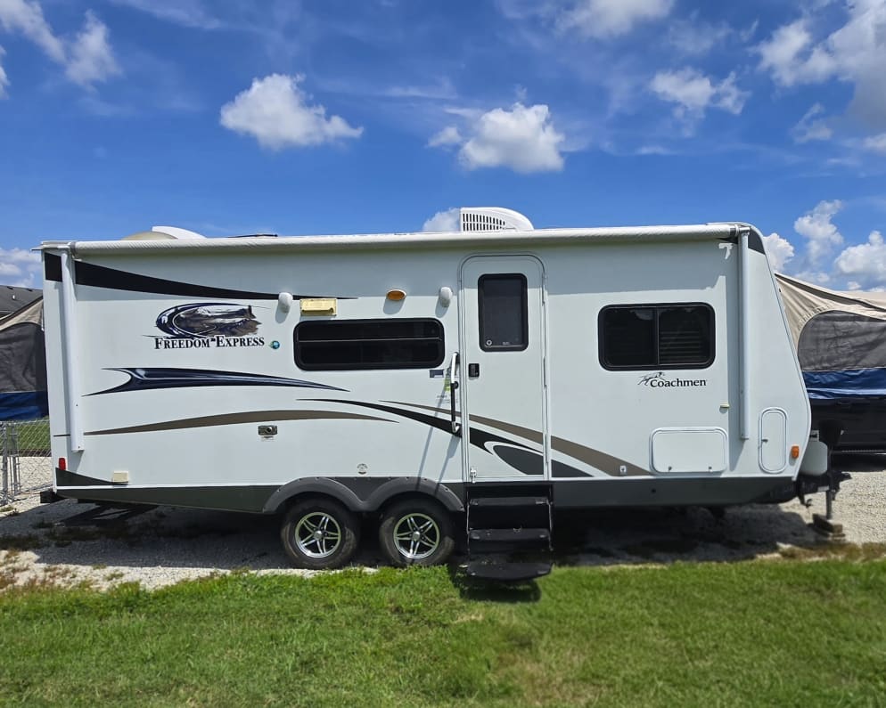 2014 Coachmen Freedom express ltz