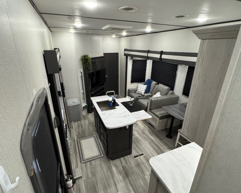 2022 Keystone RV Sprinter Fifth Wheel for rent in Deer Park Texas