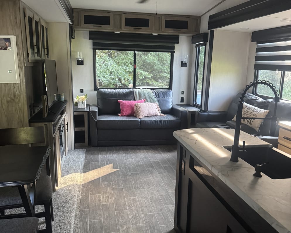 2023 Arctic Fox 3660 Suite available for rent in Alcoa Tennessee
