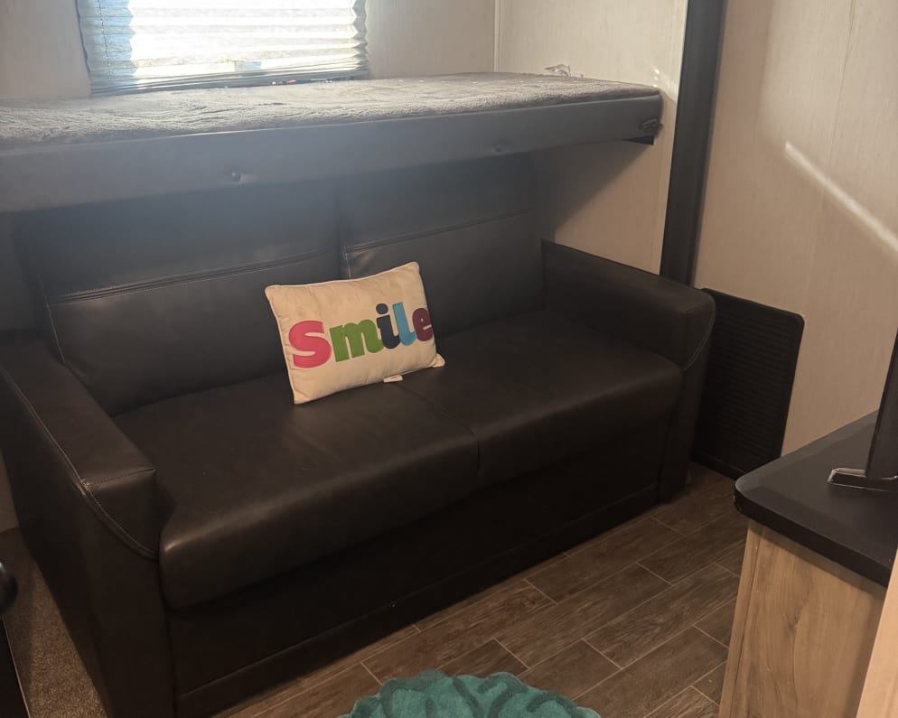 2023 3660 Suite  by Arctic Fox for rent in 37701