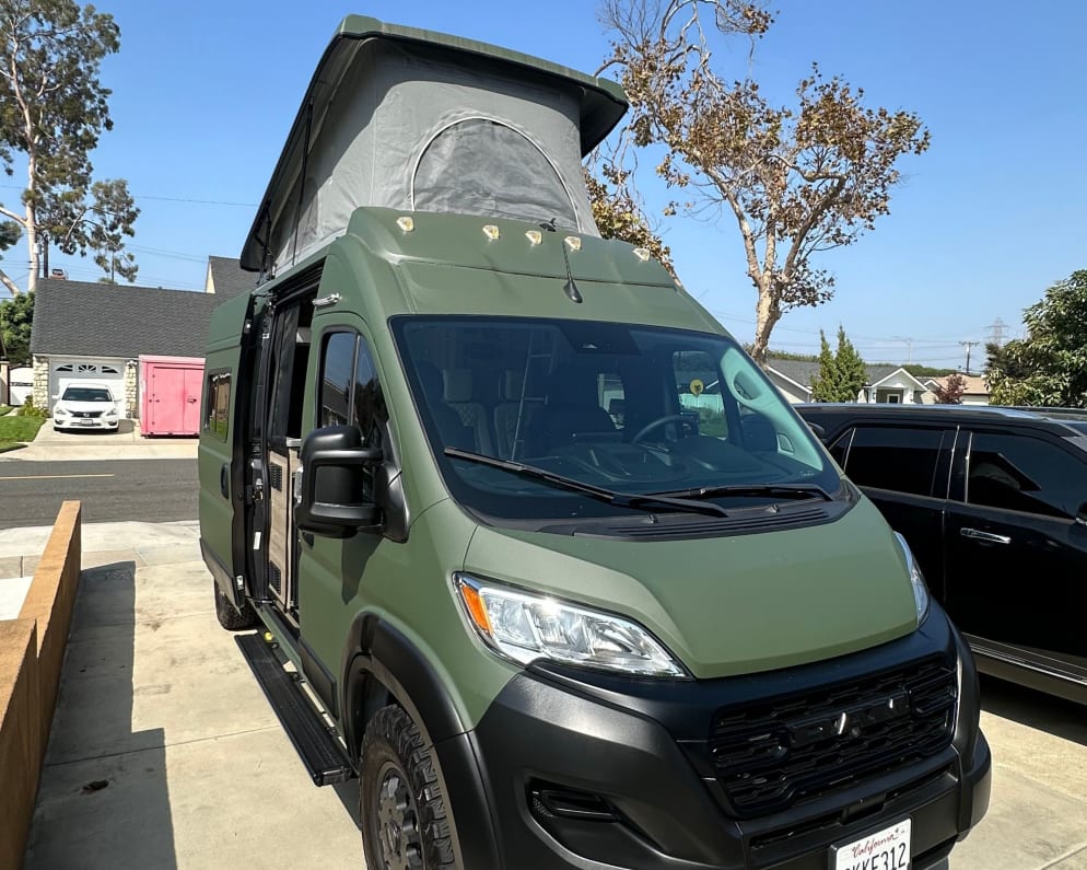 2023 Class B RV for Rent in Los Angeles, California - RVUSA.com
