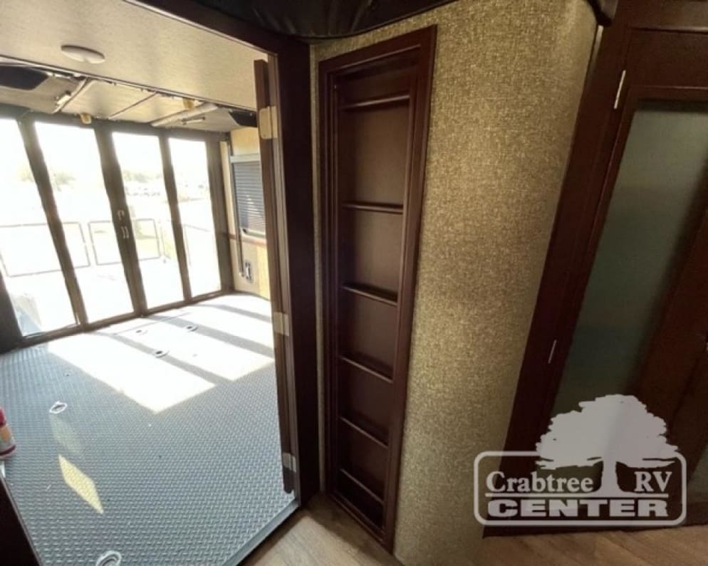 2016 Road Warrior 425  by Heartland for rent in 72921