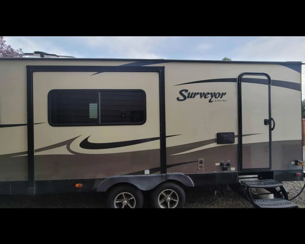 2016 Surveyor  by Forest River for rent in 97701