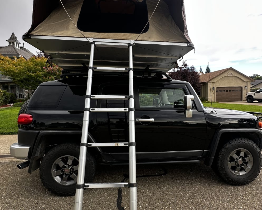 2007 FJ cruiser  by Toyota for rent in 96022