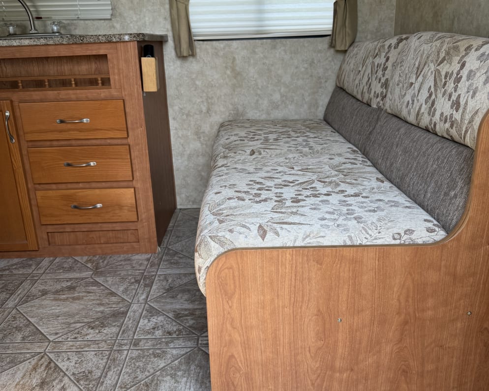 2010 Autumn Ridge  by Starcraft for rent in 62918