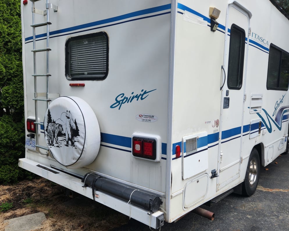 1997 Winnebago Itasca  by Ford for rent in V4M 3N2
