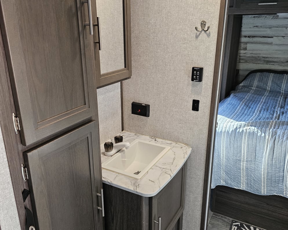 2021 Dutchmen Kodiak Ultra Lite Travel Trailer for rent in Jackson Michigan