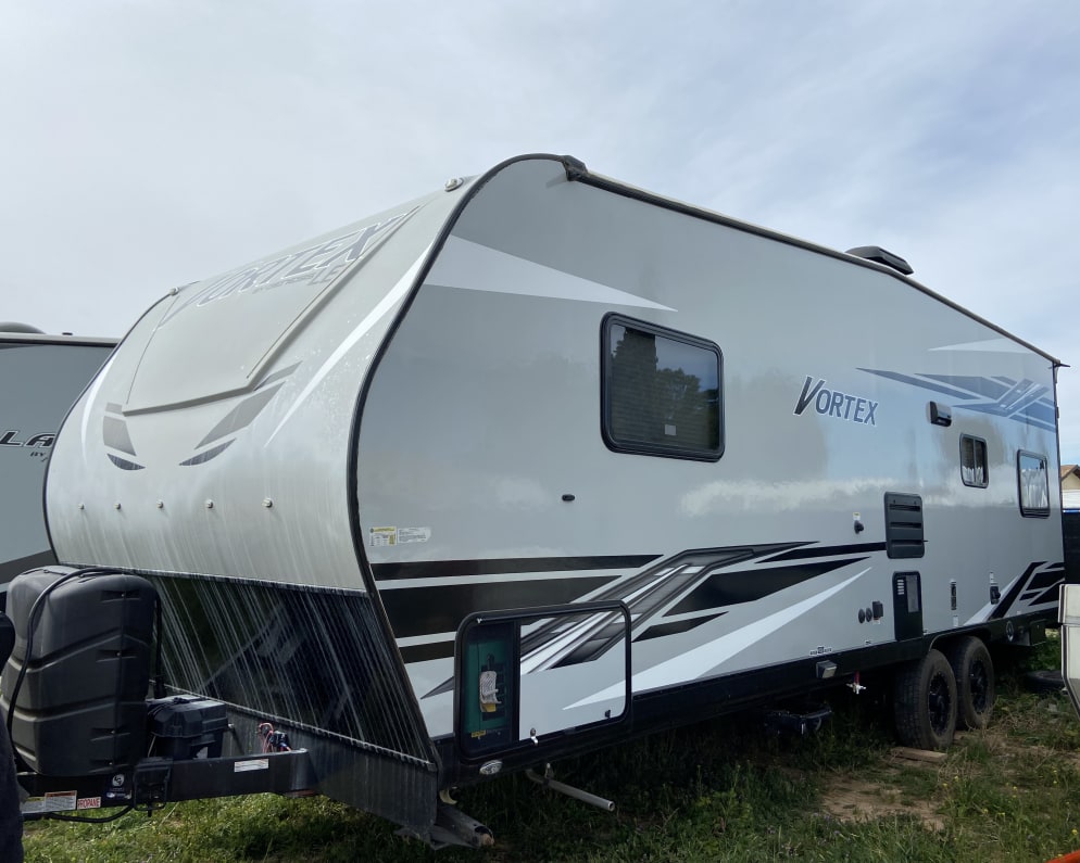 2022 Genesis Supreme Rv Genesis Supreme available for rent in Lancaster California
