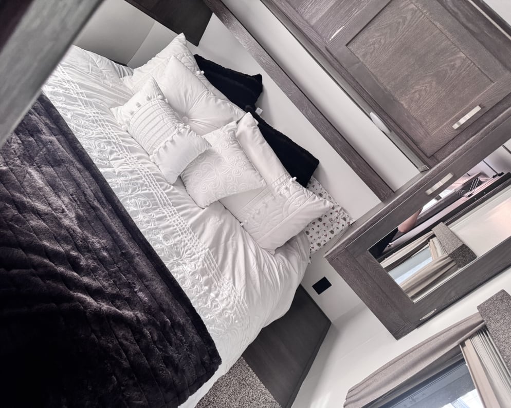 2018 Outback Ultra-Lite  by Keystone RV for rent in 92571