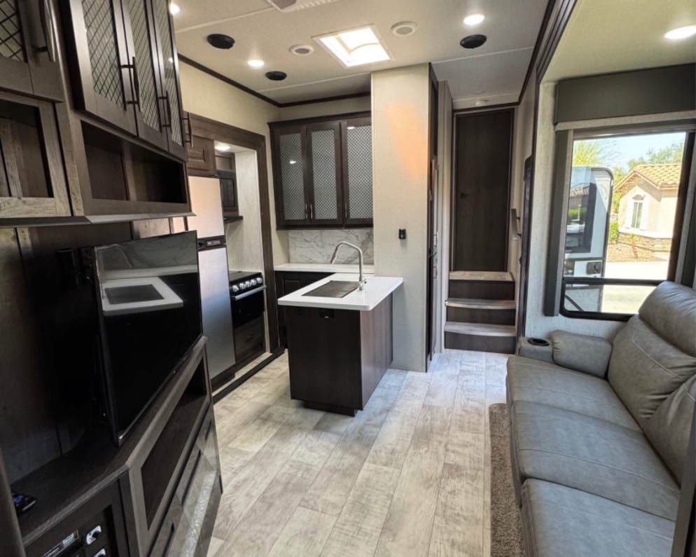 2022 Grand Design Momentum M-Class Toy Hauler Fifth Wheel for rent in Surprise Arizona