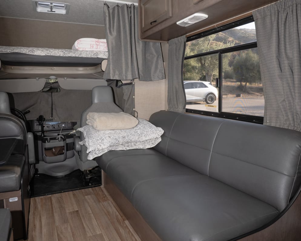 2020 Thor Majestic Class C for rent in El Segundo California
