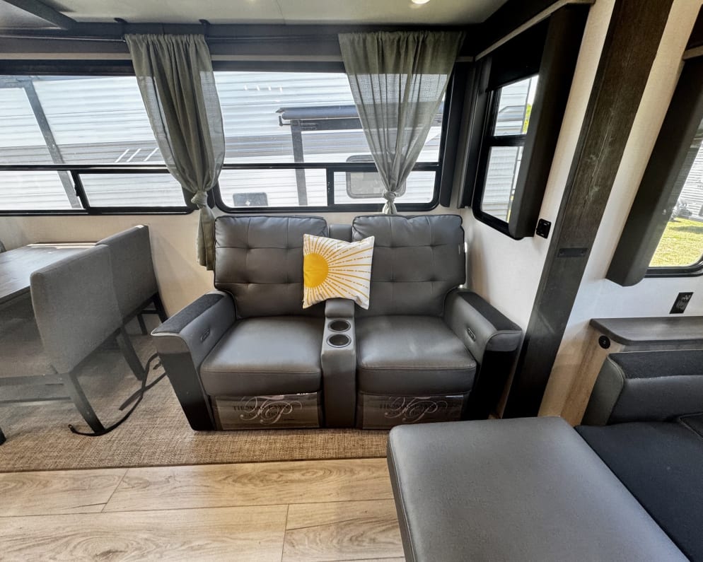2024 Keystone RV Montana High Country Fifth Wheel for rent in Tavares Florida