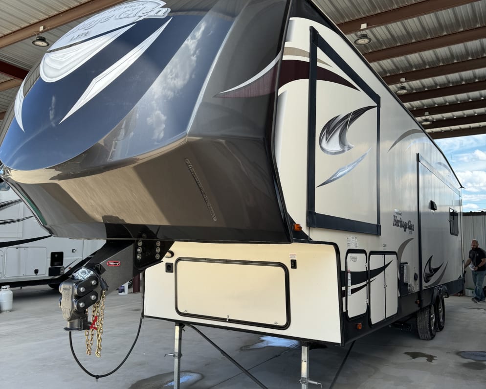 2016 Forest River Wildwood Heritage Glen Lite Fifth Wheel for rent in Abilene Texas