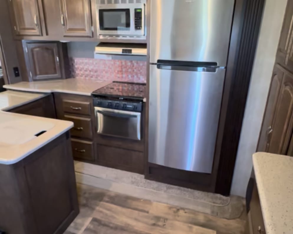 2016 Wildwood Heritage Glen Lite  by Forest River for rent in 79602