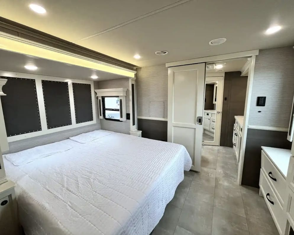 2022 Beacon  by Vanleigh RV for rent in 76426