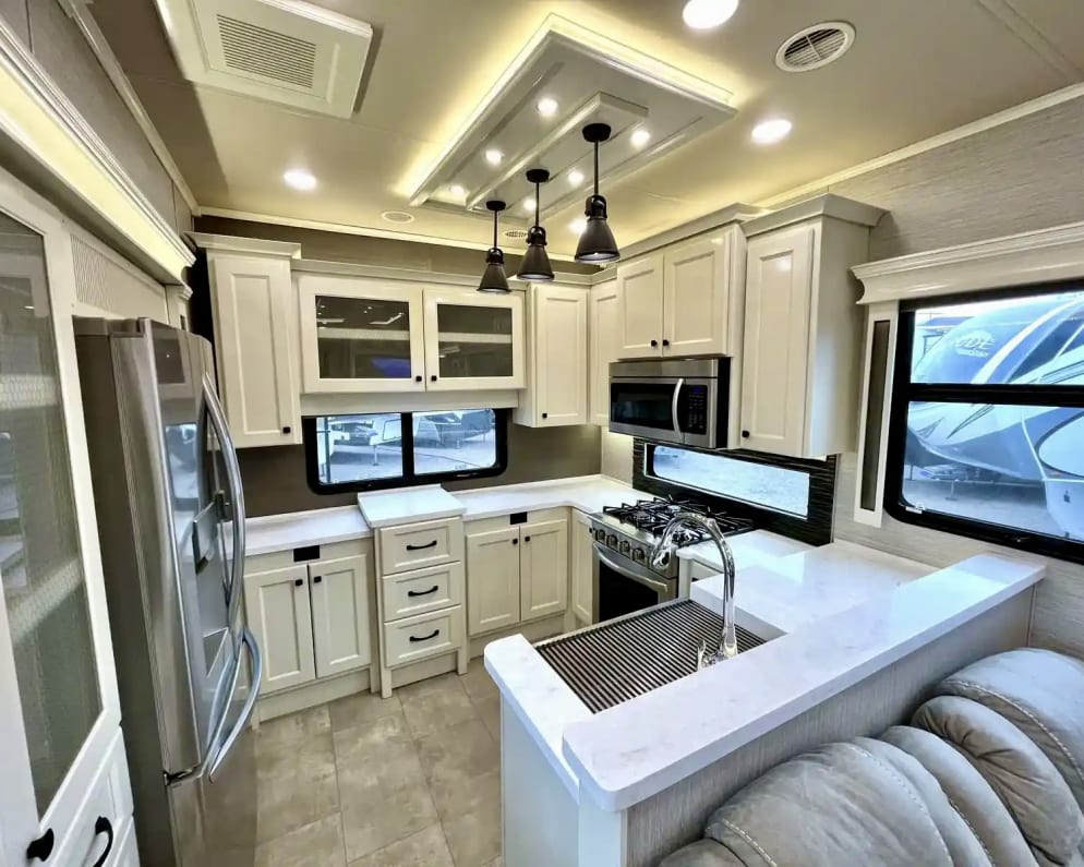 2022 Vanleigh RV Beacon Fifth Wheel for rent in Bridgeport Texas